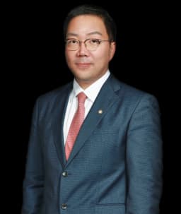 사건담당변호사 정홍철